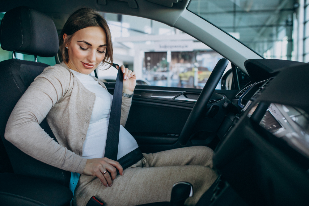 Gravidă la volan: ce mașină alegi când apelezi la chirie auto Chișinău ca gravidă