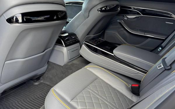 Audi A 8
