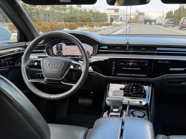 Audi A 8